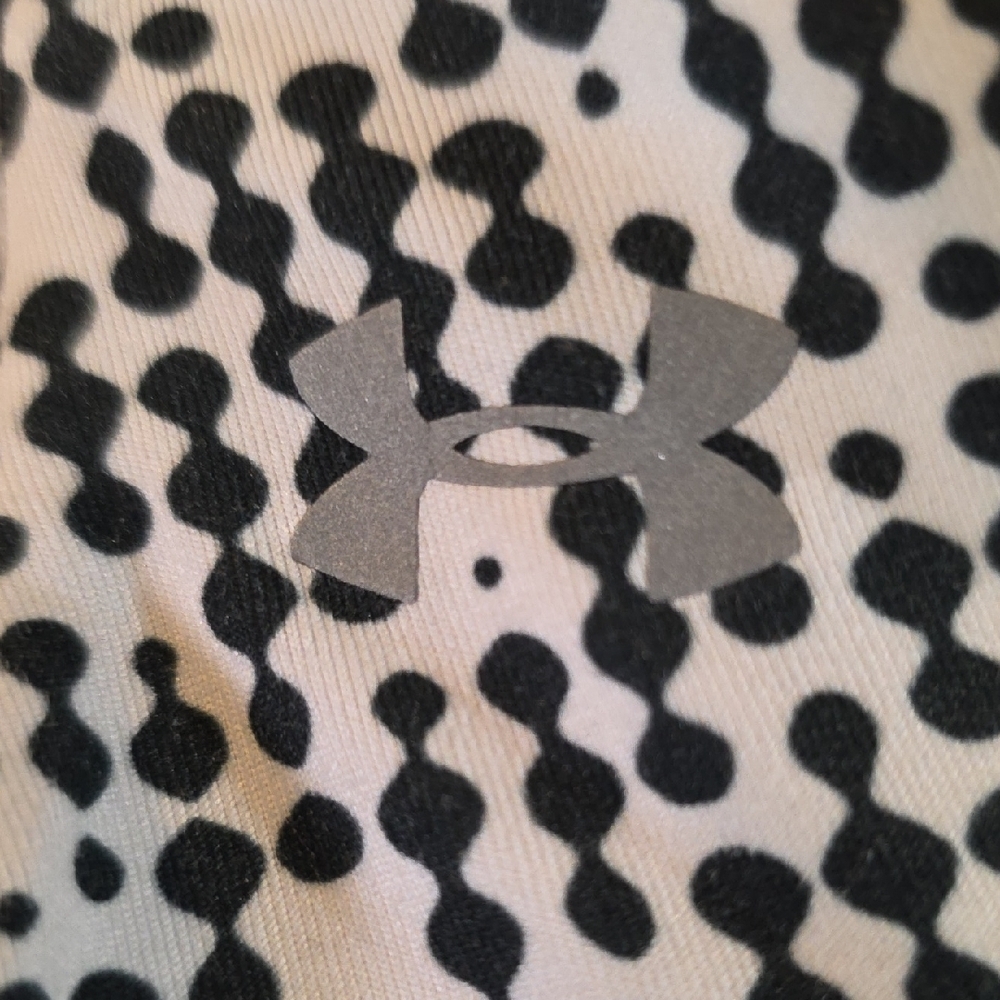 Under Armour‎ Black and White Long Sleeve Top - Picture 2 of 5